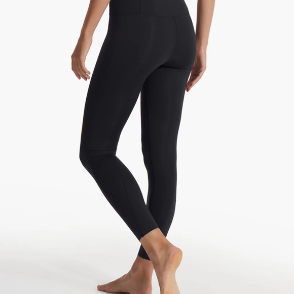 HOT RN 🔥 VUORI BLACK EVOLVE LEGGINGS - Picture 2 of 11